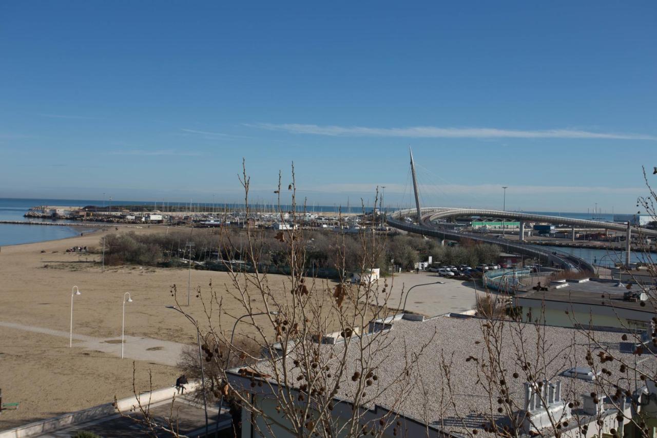 "Casa Incantevole" Fronte Mare Pescara - Appartamento Via Buozzi Eksteriør bilde